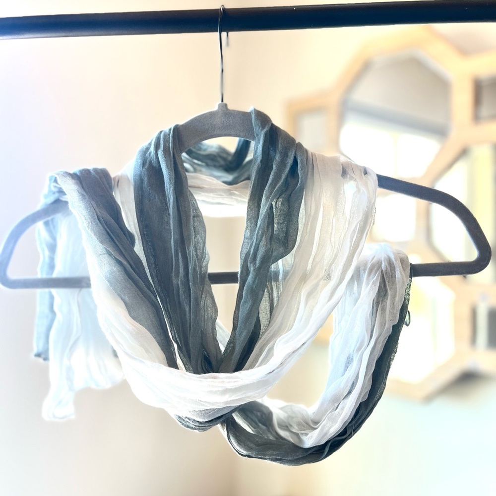 Free shipping! Elegant Gray and White Scarf